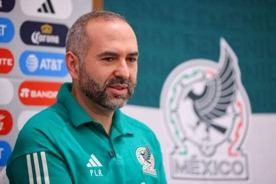 Pedro López, entrenador de la Selección Femenil Mexicana.