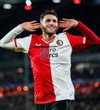 Doblete de Santiago Giménez ante la Lazio.