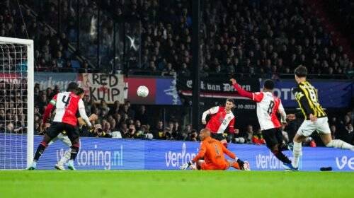 Santiago Giménez está listo para debutar en la Champions Legue.