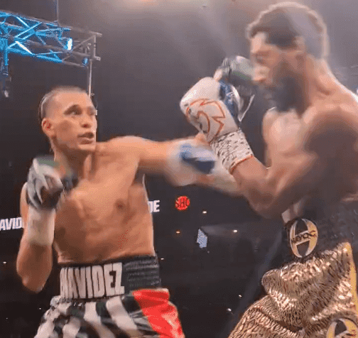 David Benavidez brindó una espectacular pelea.