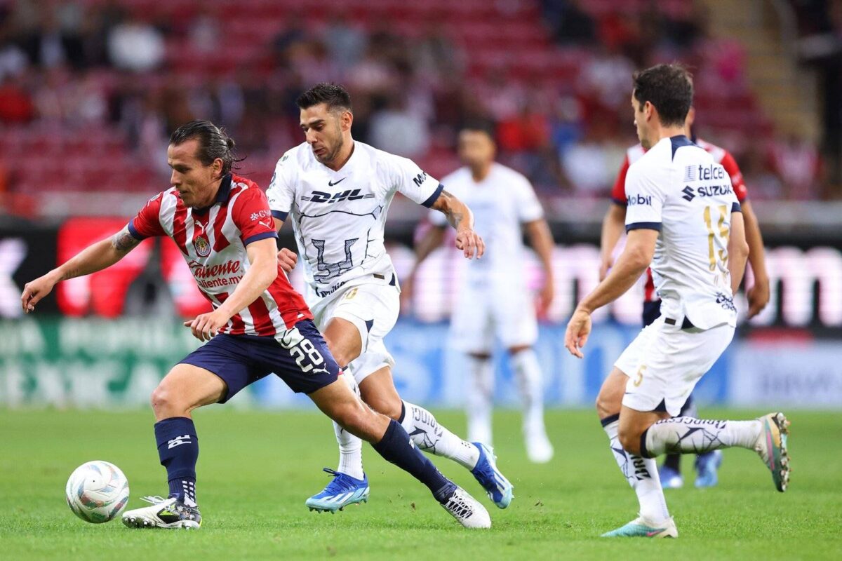 Pumas recibirá el domingo a las 6:00 de la tarde a las Chivas.