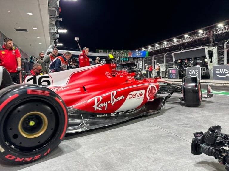 Las Vegas GP, suspenden primera práctica por problemas en la pista 1 La mayoría de los pilotos solo pudieron dar 5 vueltas.