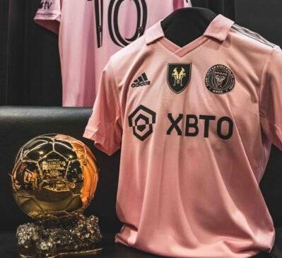 Lee más sobre el artículo Inter Miami rinde homenaje a Messi con espectacular jersey conmemorativo