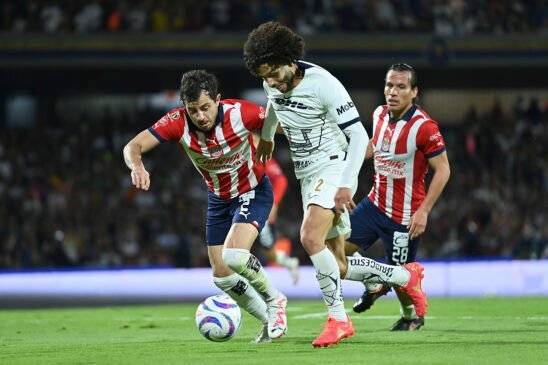 Lee más sobre el artículo Posterga Chino Huerta firma con Anderlecht por deceso de su abuela