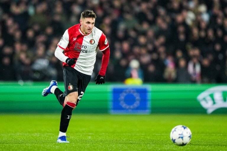 Santiago Giménez marca autogol en derrota del Feyenoord ante el Atlético de Madrid 1 Santiago Giménez anotó en su propia portería.