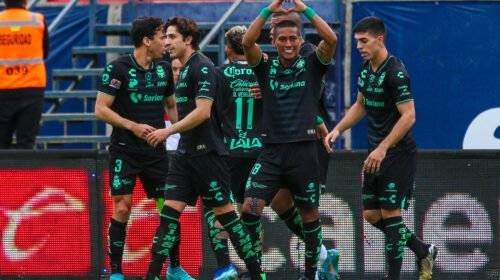 Santos anotó dos goles en tiros de esquina.