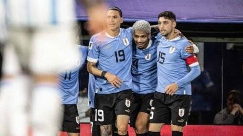 Araújo marcó el primer gol de Uruguay.