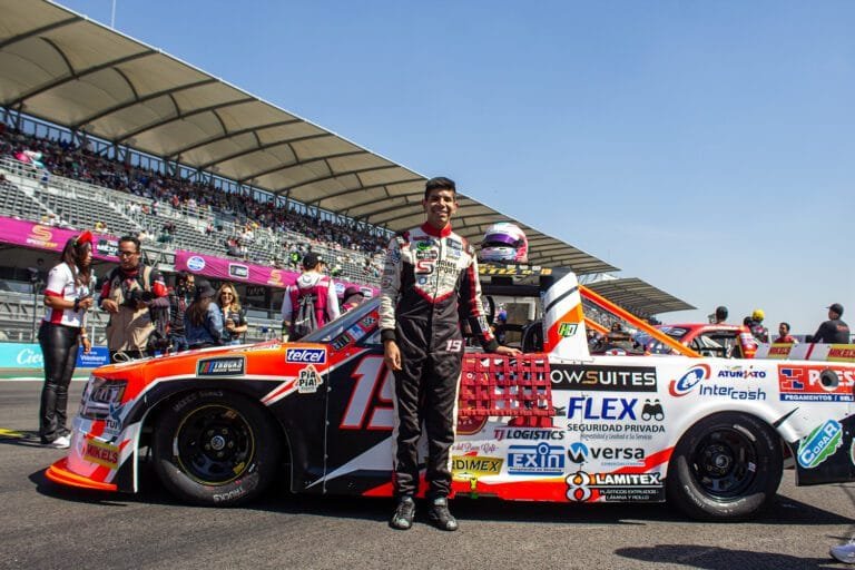 Diego Ortiz celebra su coronación en la Trucks México Series 2023 1 Diego Ortiz ganó 7 de las 12 carreras en el año.