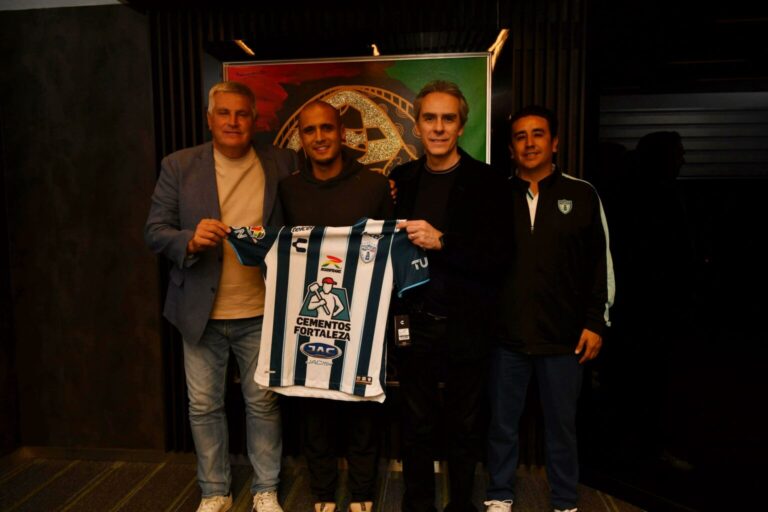Luis Chaka Rodríguez llega al Pachuca