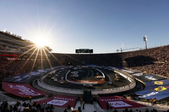 Lee más sobre el artículo NASCAR México correrá por primera vez en el Coliseo de Los Ángeles