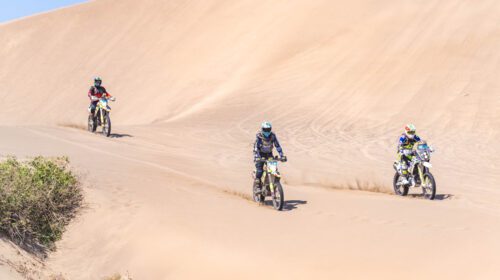 Mike Johnson gana la primera etapa del rally Coast 2 Coast