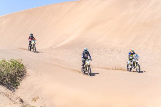 Lee más sobre el artículo Mike Johnson gana la primera etapa del rally Coast 2 Coast
