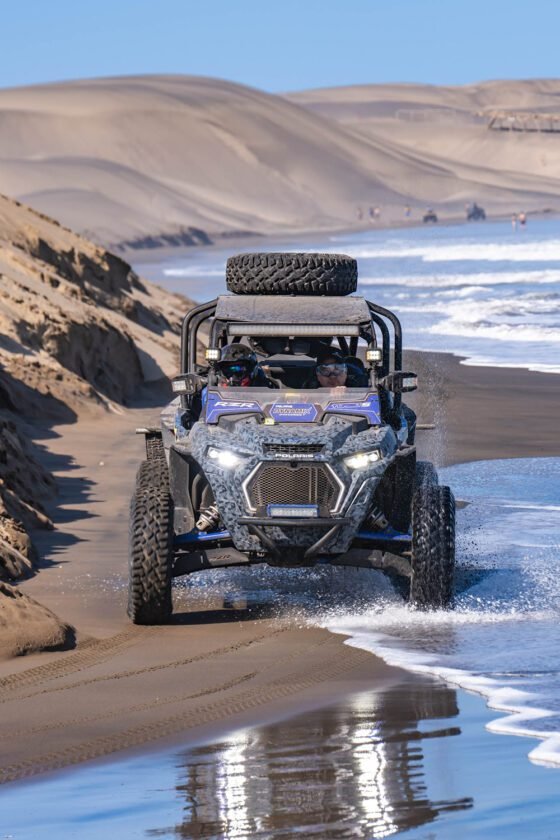 Mike Johnson gana la primera etapa del rally Coast 2 Coast 3 Mike Johnson gana la primera etapa del rally Coast 2 Coast