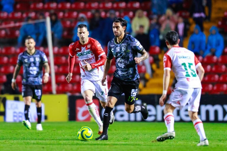 Necaxa empata 1-1 con Querétaro y salva el invicto