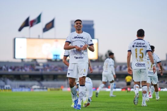 Memo Martínez goleador de Pumas