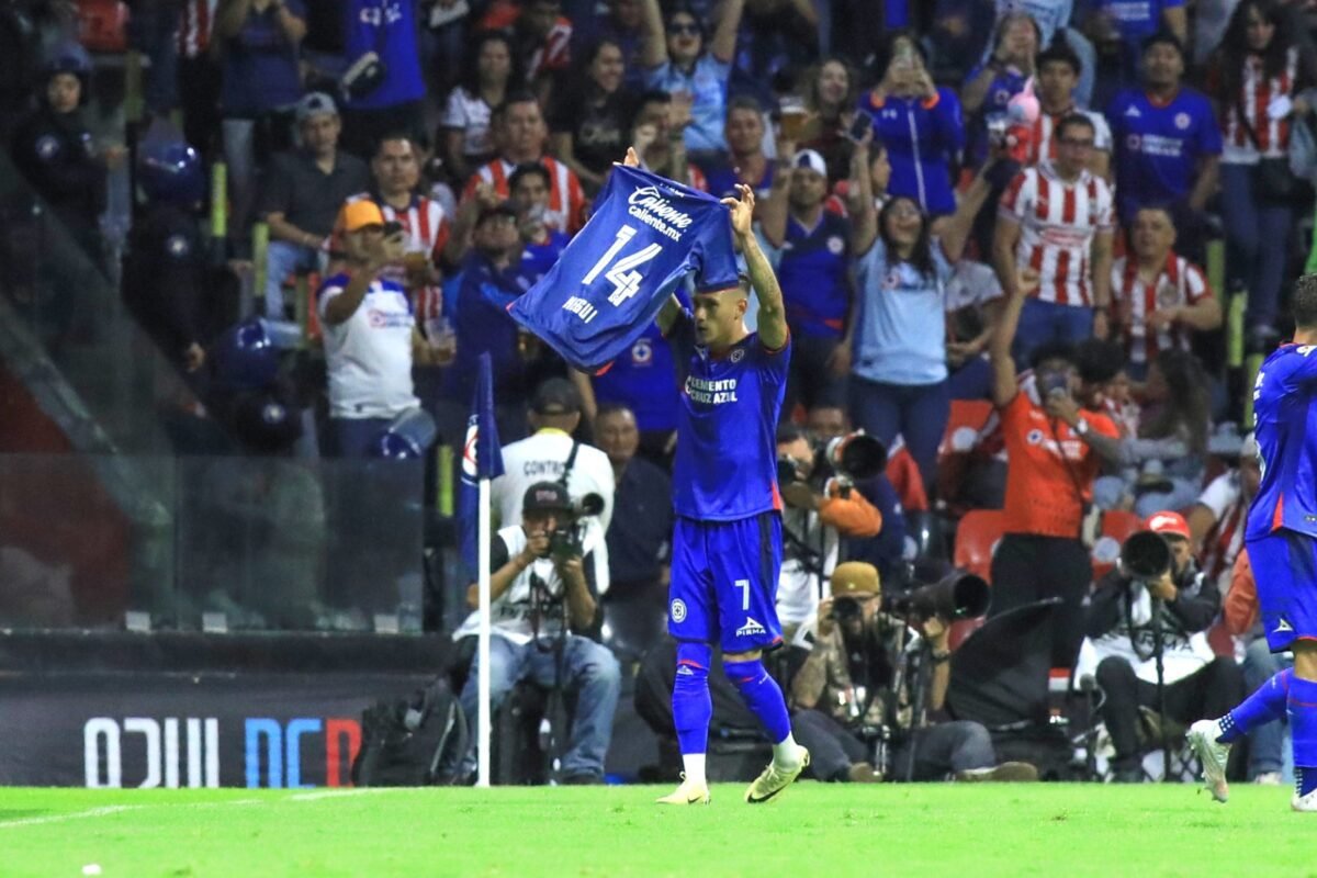 Cruz Azul golea 3-0 a las Chivas