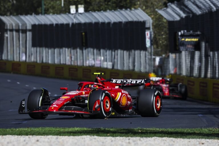 Carlos Sainz gana en Australia
