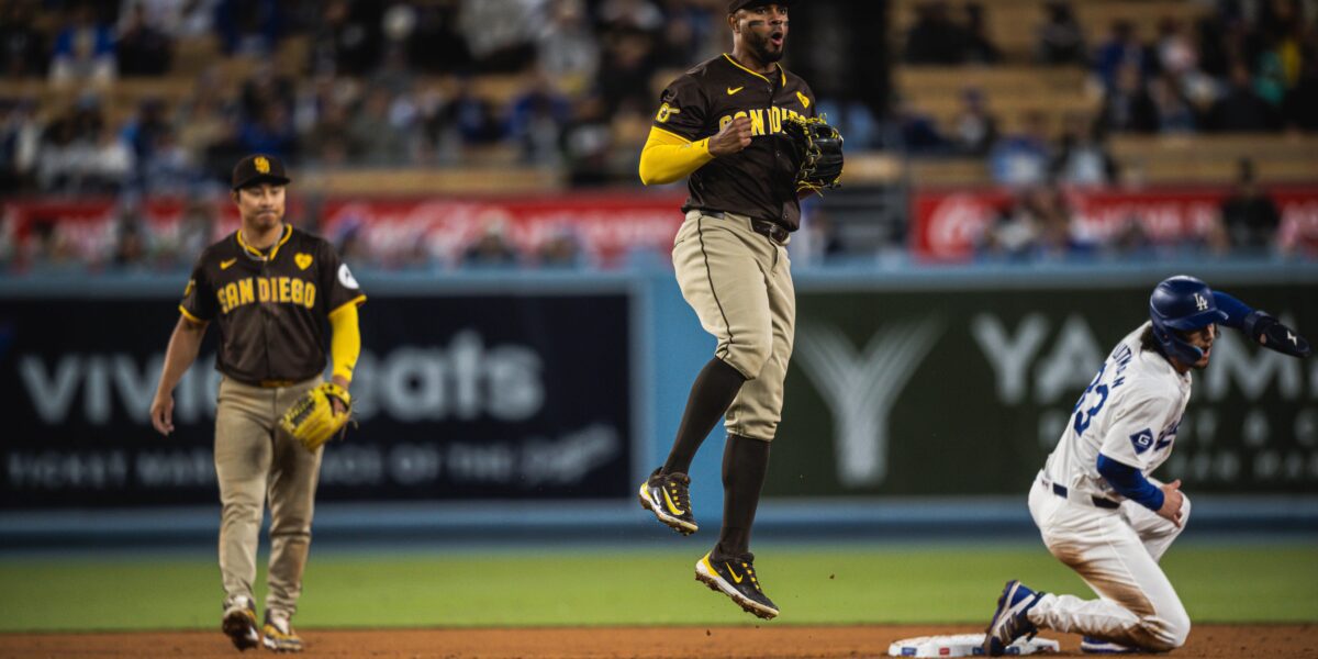 Los Padres vencen 6-3 a los Dodgers y les advierten que van por el título divisional