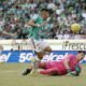 León vence 2-0 a Rayados y continúa con vida en la Liga Mx