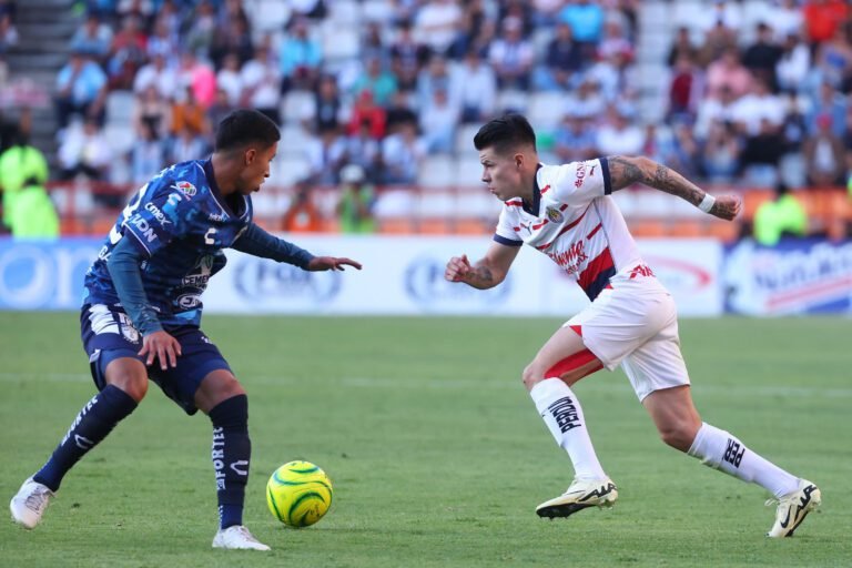 Chivas vence 1-0 al Pachuca y se mete a zona de clasificación