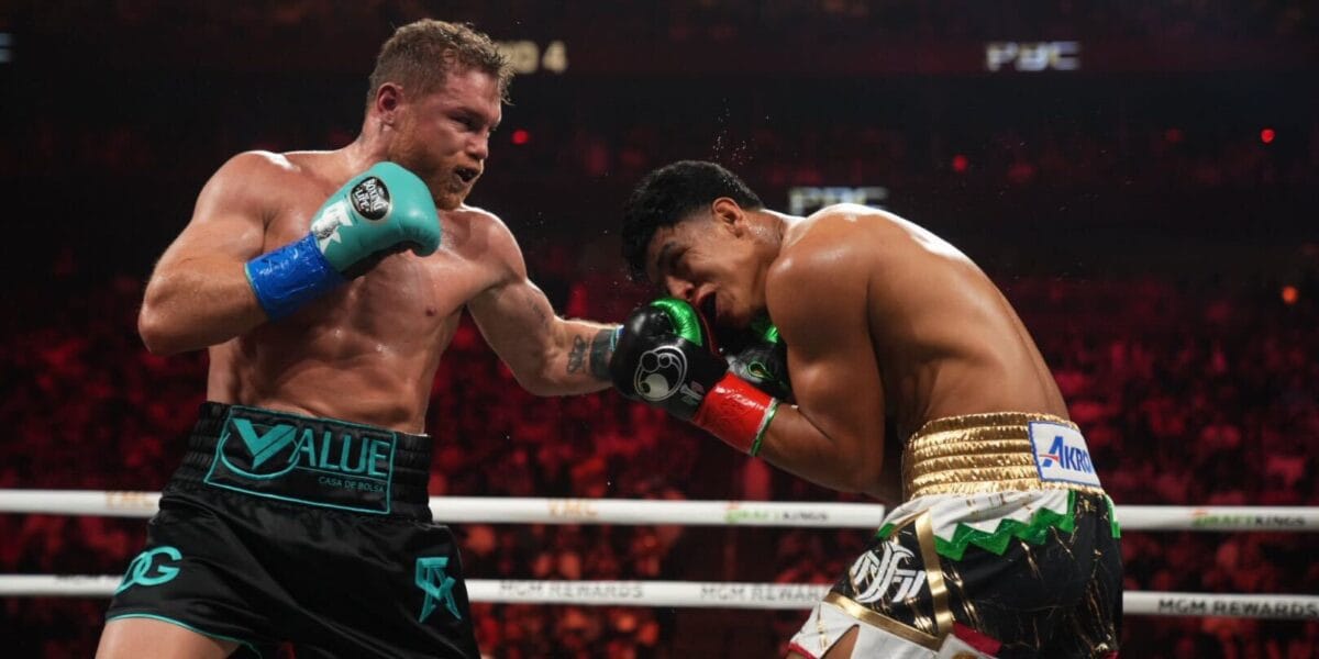 Canelo vence a Munguía por decisión en una gran pelea