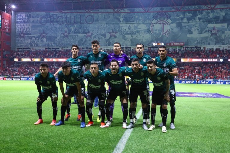 Chivas avanza a semifinales tras superar al Toluca