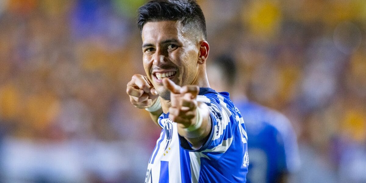 Rayados derrota 2-1 a Tigres en el Volcán