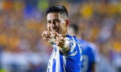 Rayados derrota 2-1 a Tigres en el Volcán