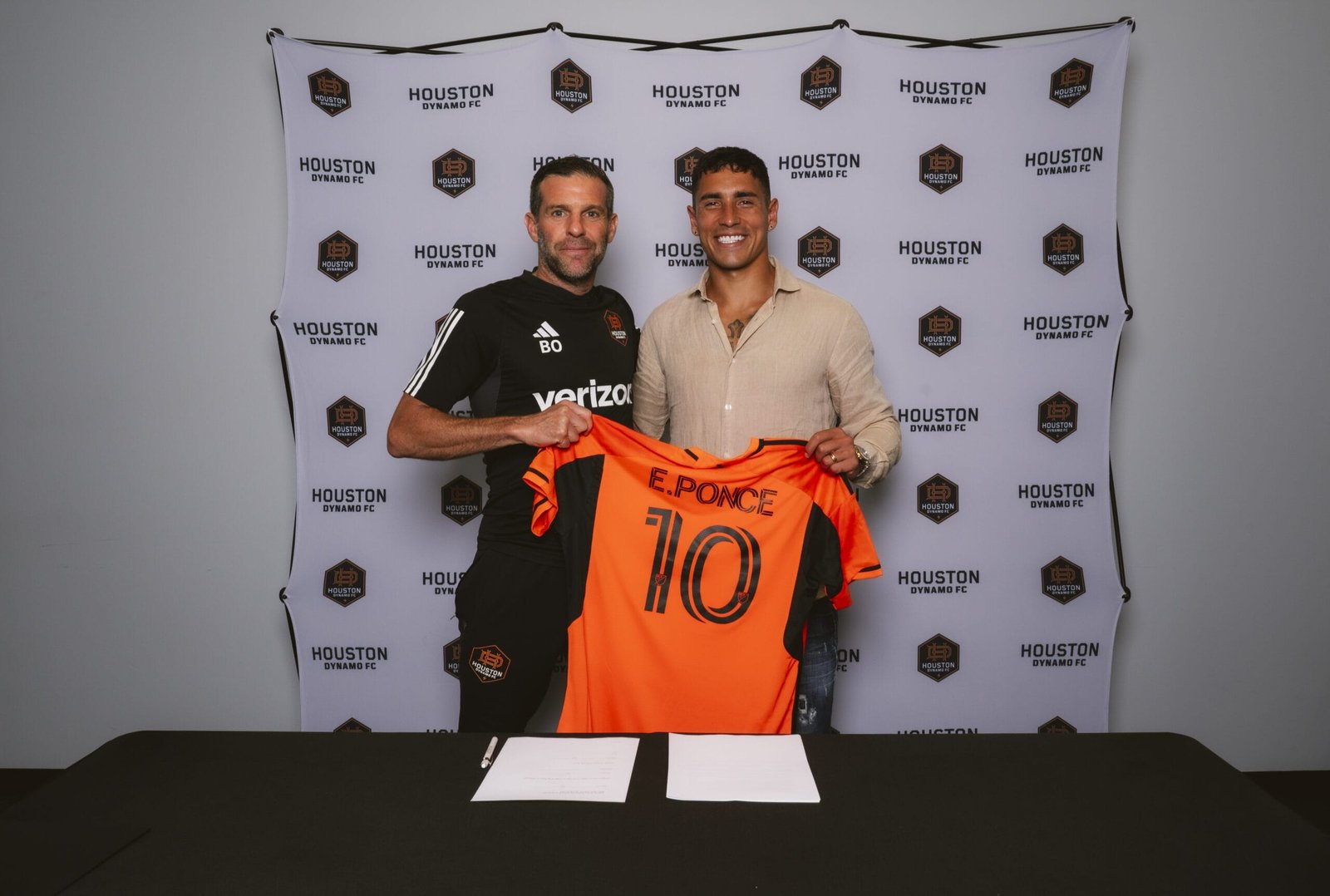 Ben Olsen y Ezequiel Ponce