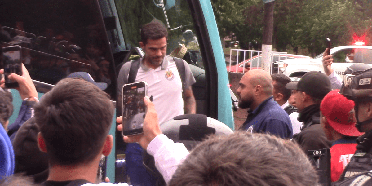 Liga MX: Reciben cientos a las Chivas en Zacatecas (Video)