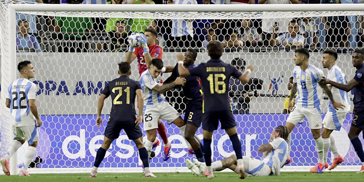 Copa América: Dibu Martínez mete a Argentina a las semifinales