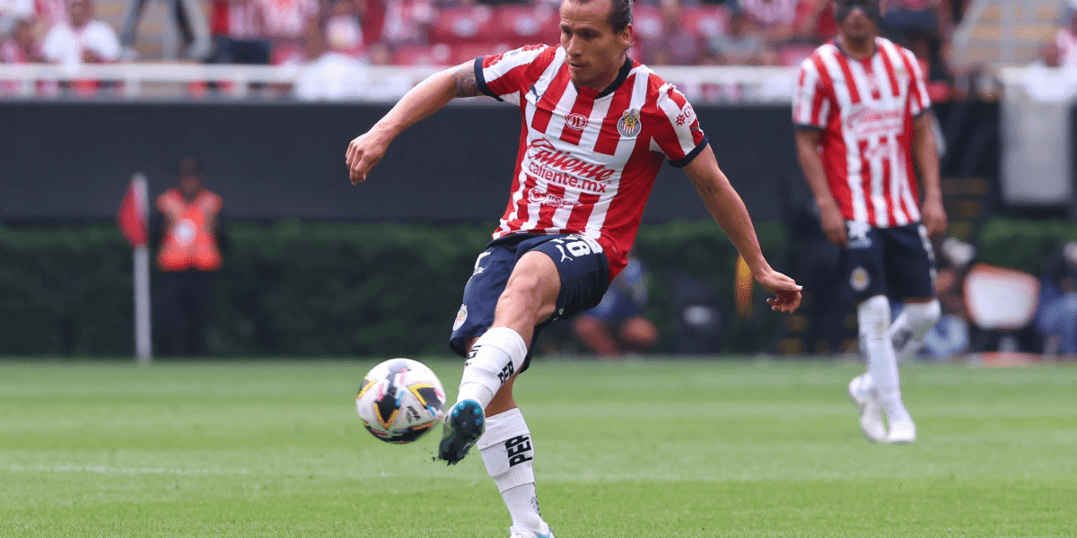 Chivas Oso González