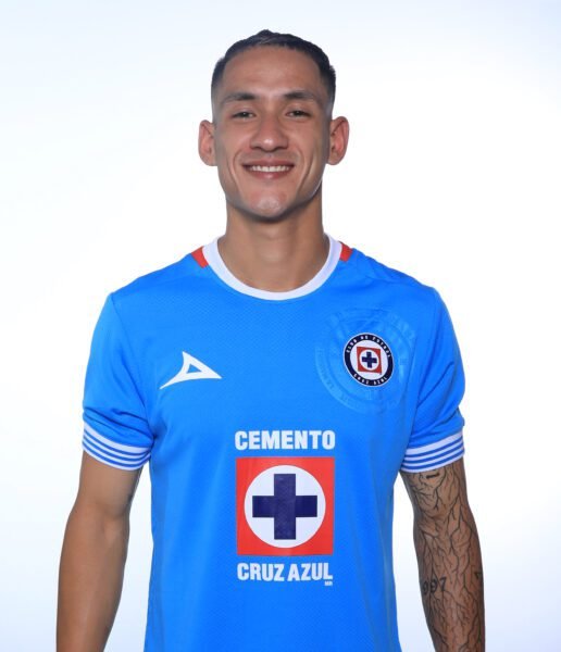Uriel Antuna nuevo jugador de los Tigres 1 Uriel Antuna pasa de Cruz Azul a Tigres.