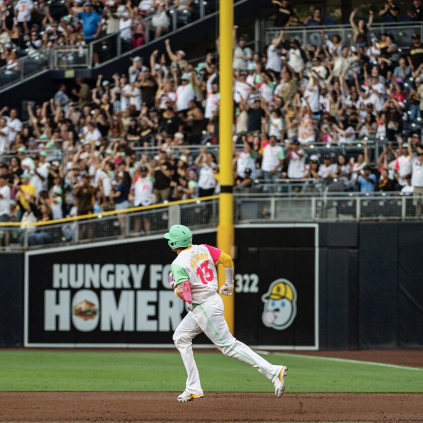 Falla crítica del relevo de Estrada y Padres pierde 5-2 con Rockies