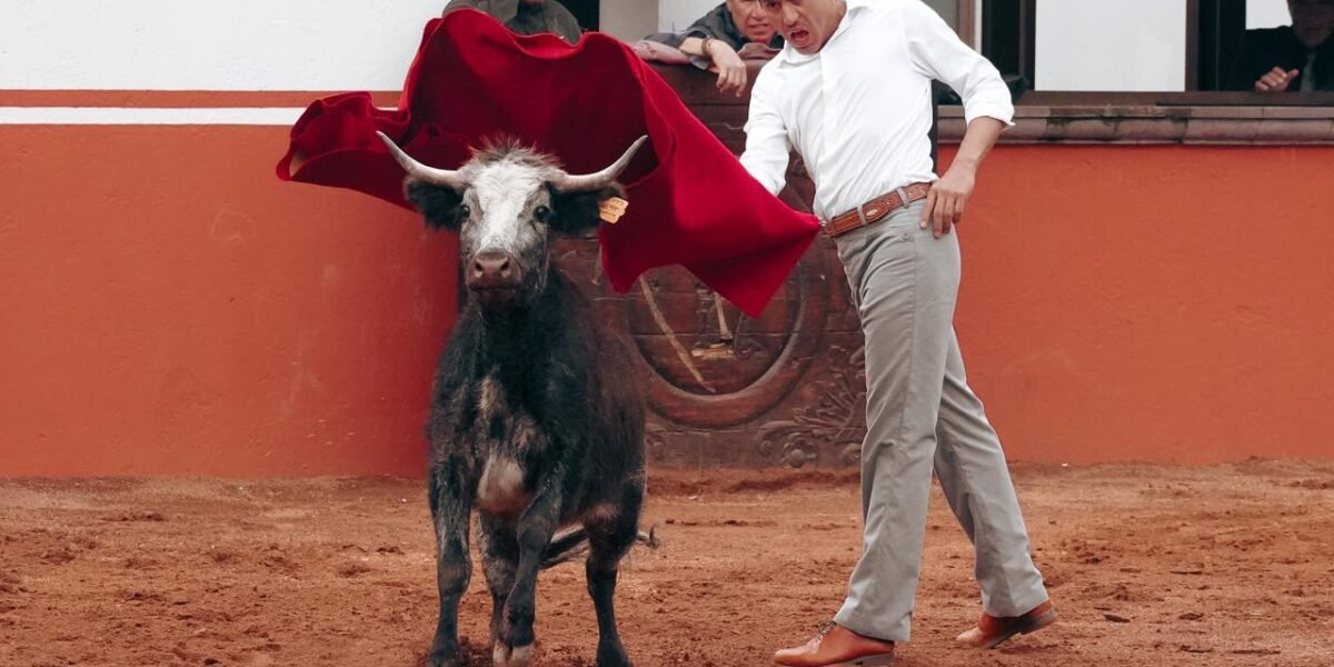 El matador de toros regiomontano Juan Fernando.