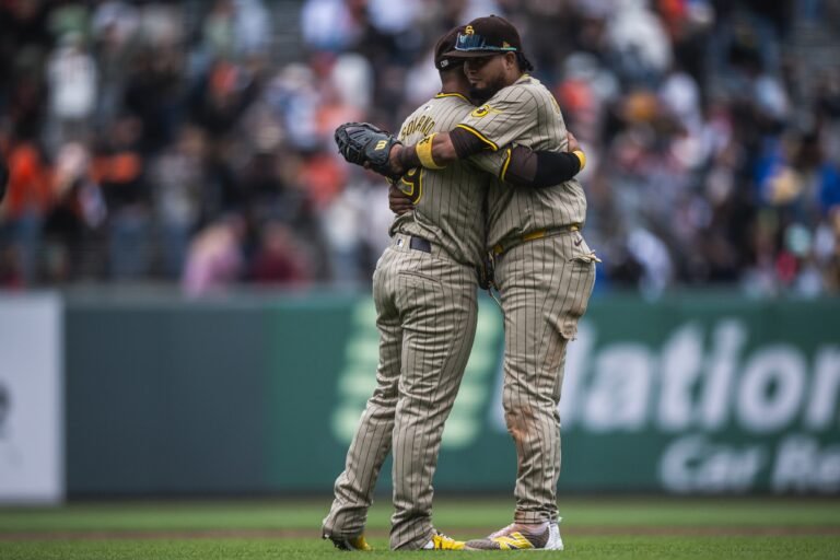 San Diego Padres barren a Giants y se acercan a playoffs