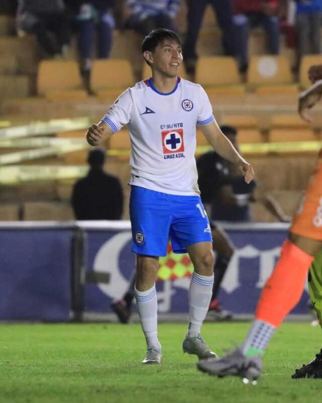 Liga MX: Cruz Azul sigue imparable y golea 3-1 a los Alebrijes de Oaxaca 1 Cruz Azul derrotó 3-1 a los Alebrijes de Oaxaca.