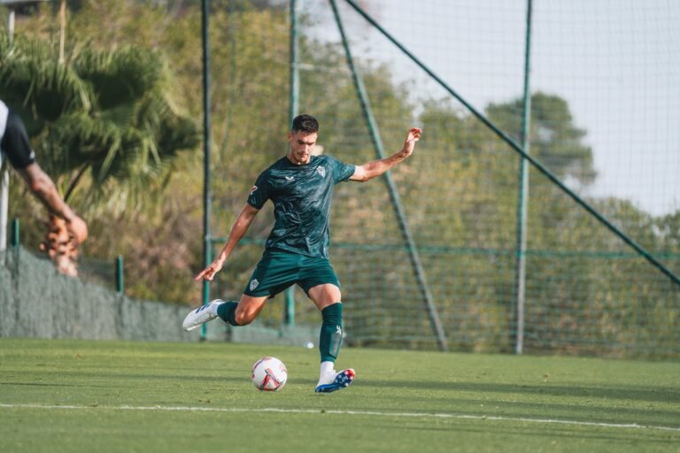 César Montes llega al Lokomotiv.