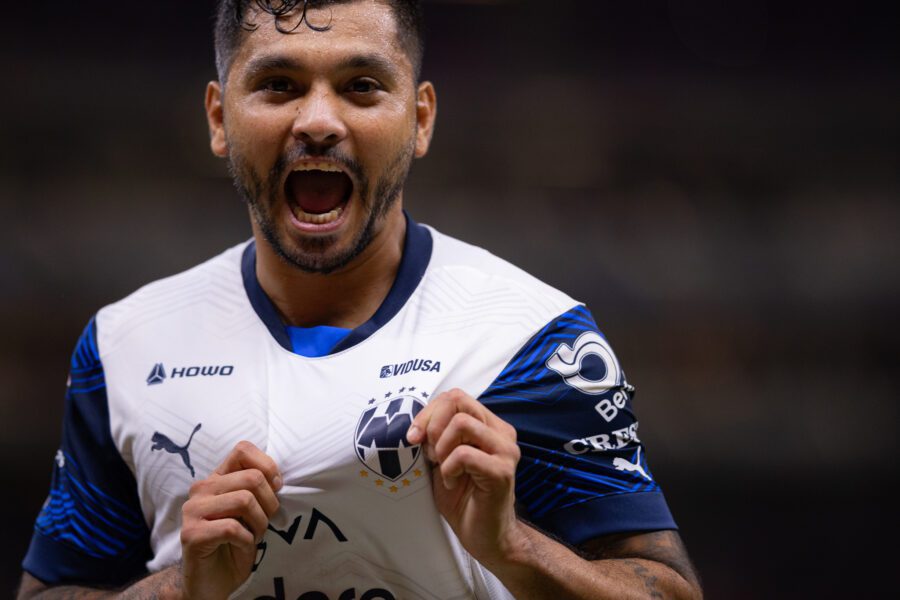Lee más sobre el artículo Tecatito Corona impide triunfo de Chivas en el Akron
