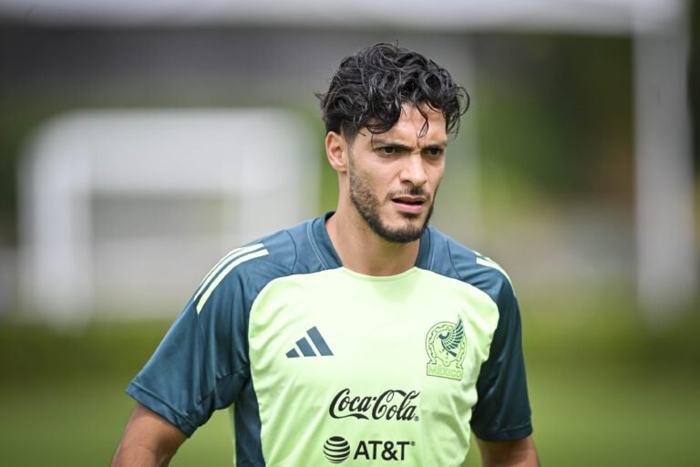 Raúl Jiménez atacante de la Selección Mexicana.