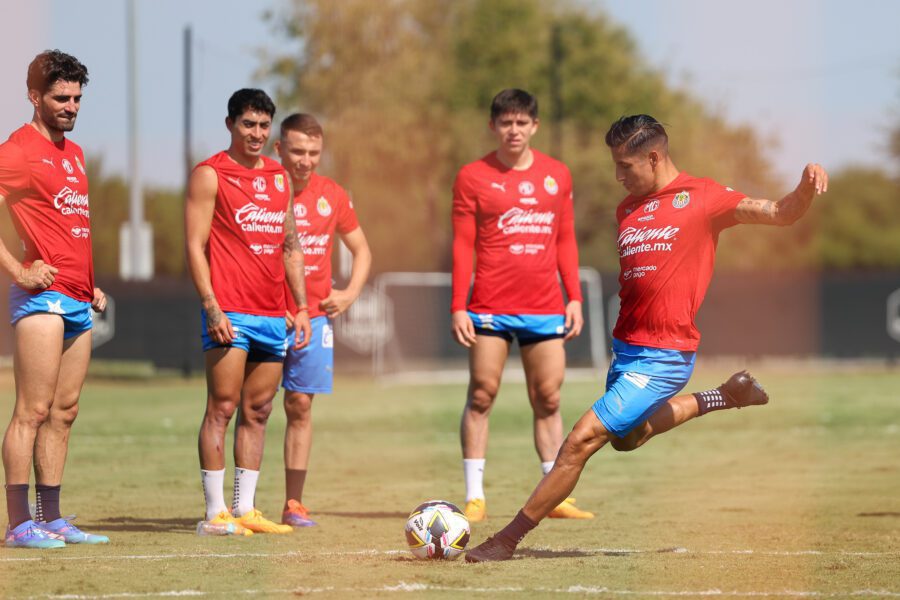 Lee más sobre el artículo Chivas, aun sin técnico, prepara su encuentro ante el Pachuca en la Liga MX