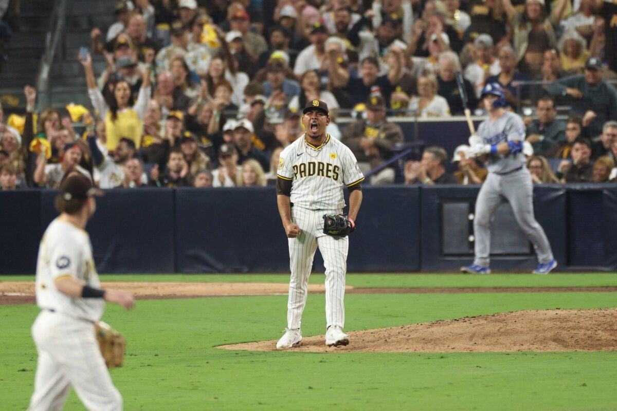 Padres 6 Dodgers 5, San Diego está a un triunfo de avanzar a la Serie de Campeonato de la Nacional 1 Padres venció a Dodgers en el Juego 3.
