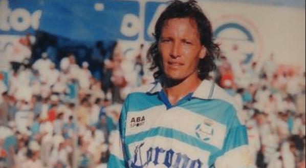 Héctor Esparza.