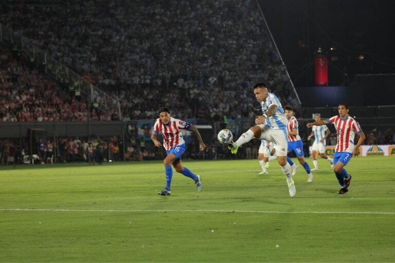 Argentina cayó 2-1 con Paraguay.