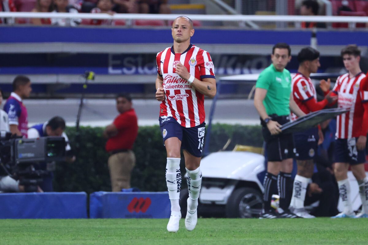 Lee más sobre el artículo Chicharito no viaja a pretemporada de Chivas por gripa