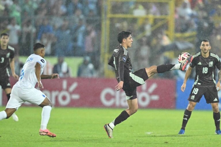 Honduras vence 2-0 a México.