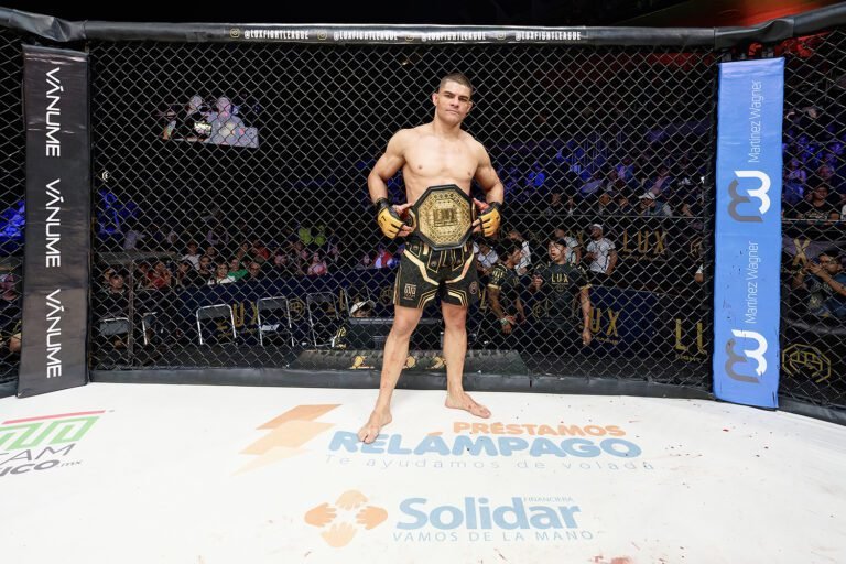 Rodrigo Kazula Vargas se corona campeón mundial de peso ligero en LUX Fight League