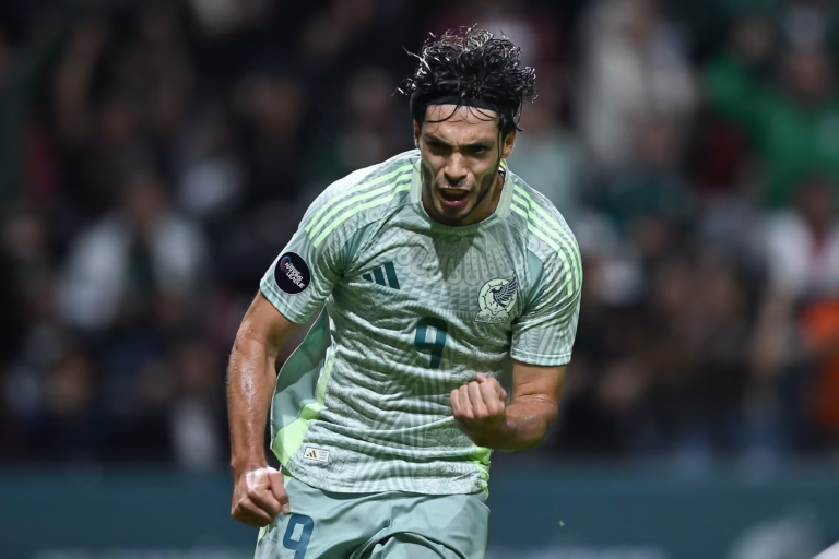 Raúl Jiménez anotó el 1-0 para México.