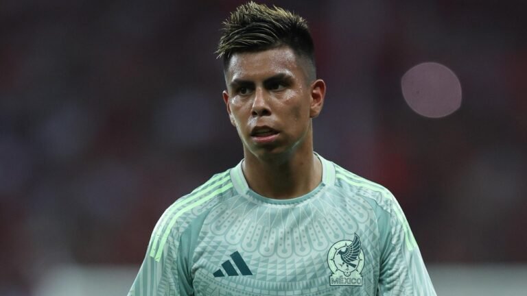 Efraín Álvarez Mantiene su Foco en la Selección Mexicana en Gira por Sudamérica 1 Efraín Álvarez