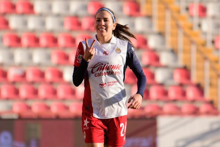 Alicia Cervantes marcó el primer gol del partido.